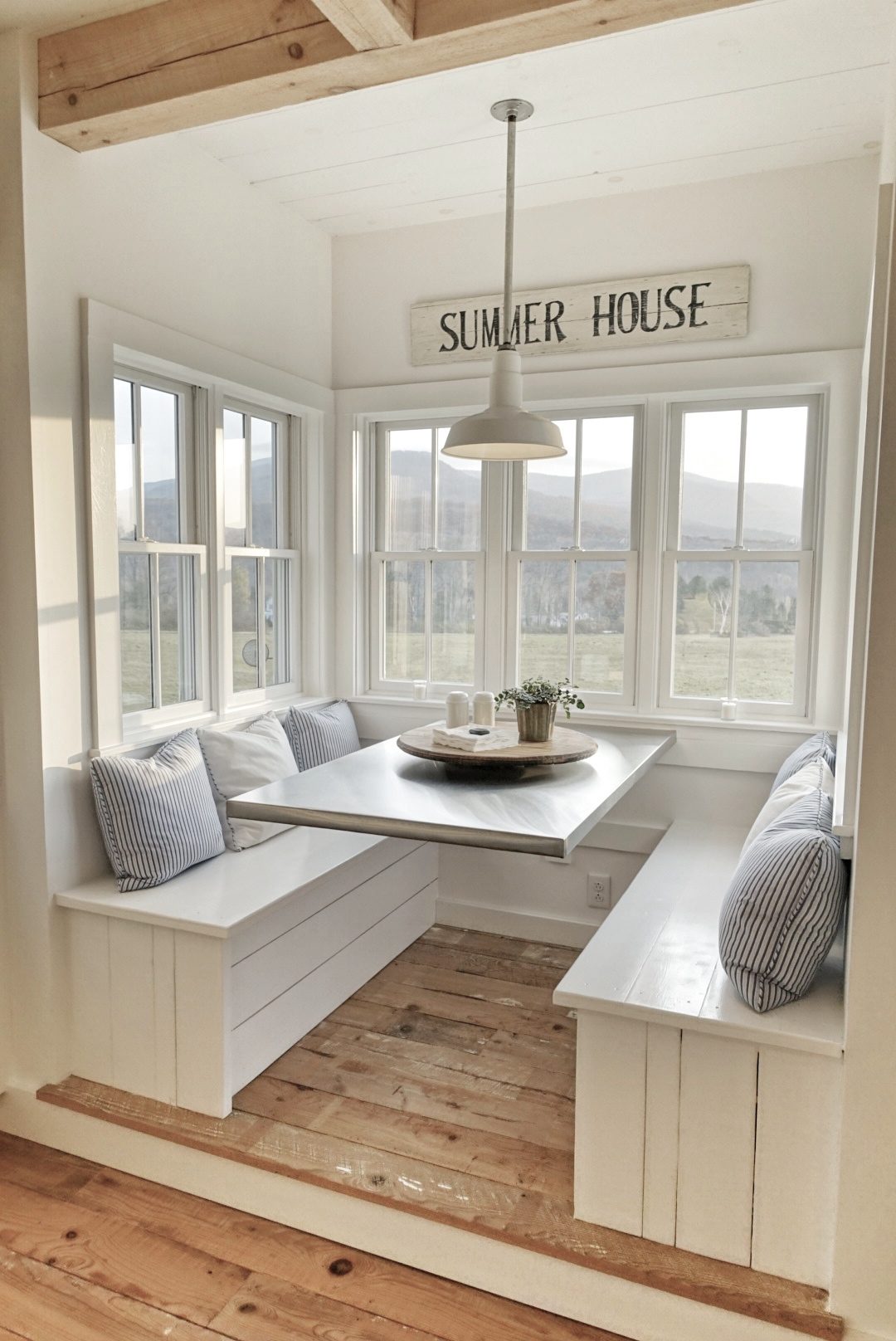 a brilliant breakfast nook - edb designs