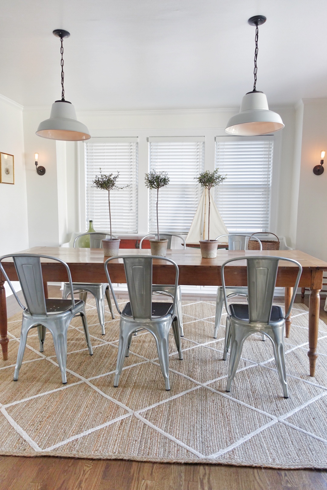 Beach house dining room