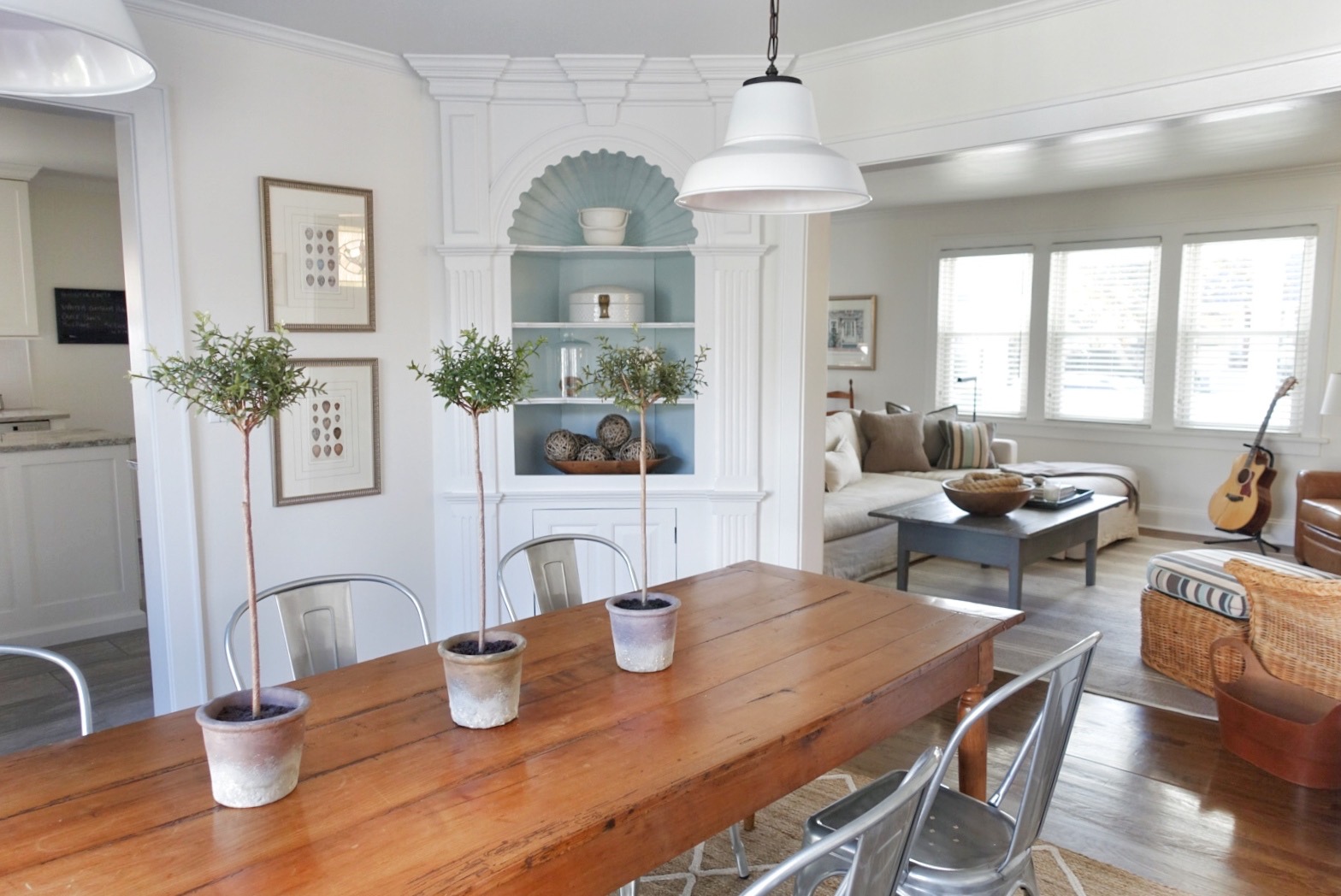 Beach house dining room with alcove
